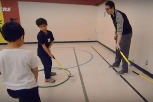 Humber students teaching kids how to golf