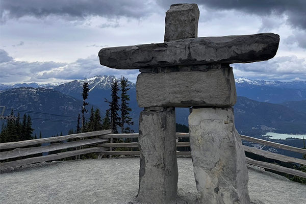 inukshuk sculpture