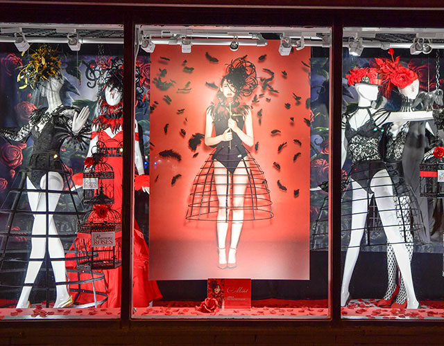 female mannequins with ravens and roses