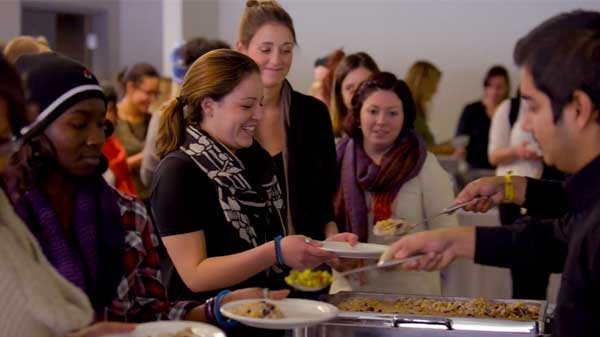students eating lunch